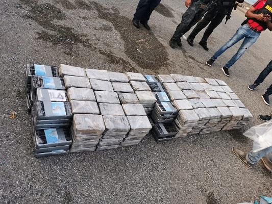 DNCD confisca más de 300 paquetes coca en la provincia Peravia