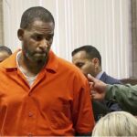 Sentencian a cantante R. Kelly  a 30 años de cárcel por delitos sexuales￼