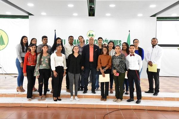 Líderes internacionales dicen juventud de Cooperativa Vega Real es un ejemplo de lucha social