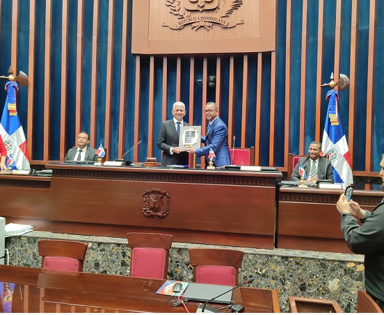 Asodoprom reconoce al presidente del Senado de la República, Ricardo de los Santos