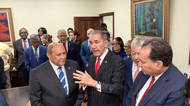 García Fermín entrega el MESCyT a Rafael Santos Badía y resalta continuidad y fortalecimiento institucional