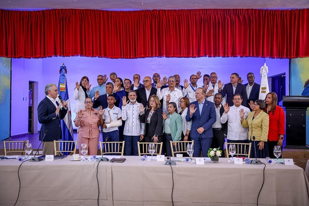 Luis Miguel De Camps formaliza  la Mesa de los 5 Pilares en Santiago con énfasis en convivencia y armonía escolar