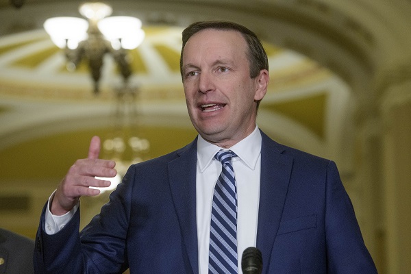 Senador de EEUU explica por qué su país está fracasando ante Irán