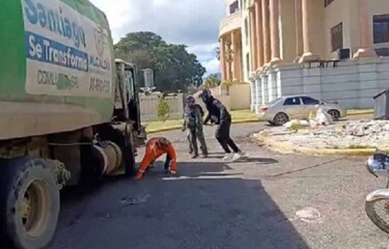 Policía investiga indiferencia de agentes en caso de conductor asesinado en Santiago