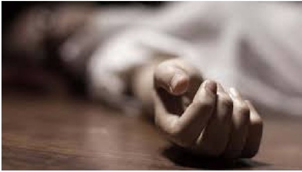 Mujer es asesinada a tiros por su expareja, un policía que intentó suicidarse