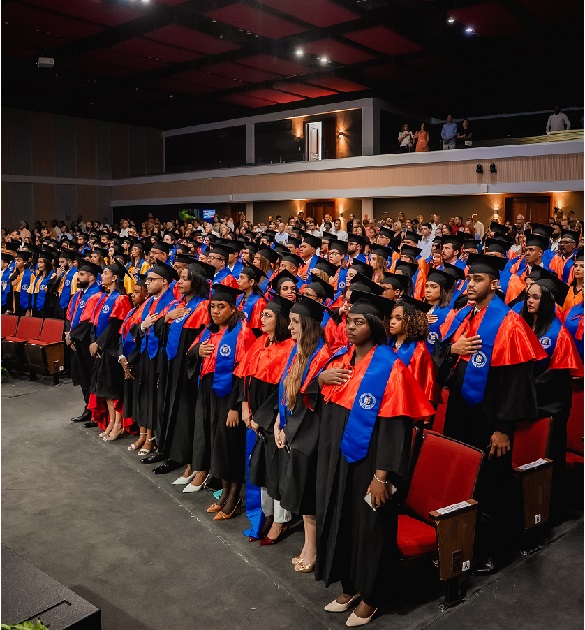 Unibe entrega al país 683 nuevos profesionales en su Sexagésima Primera Graduación Ordinaria