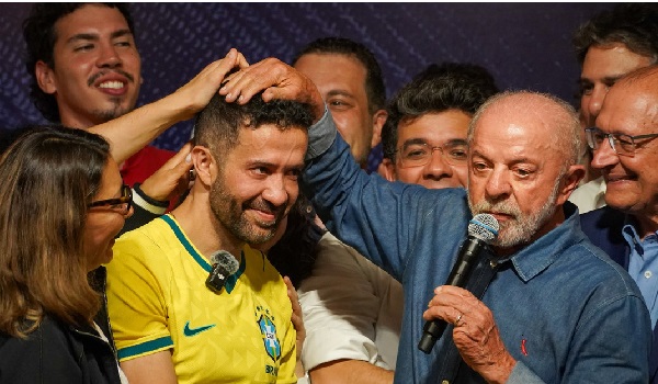 Quién es y qué hizo André Janones, el artífice de la remontada imposible de Lula en Brasil